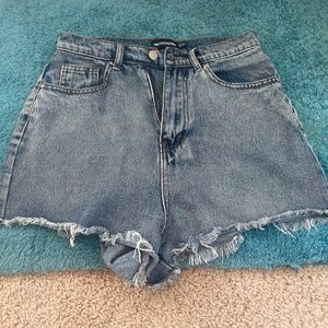 Pretty Little Thing boyfriend shorts-medium wash